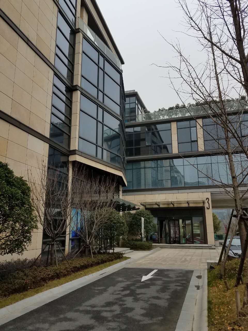 厂房正门图