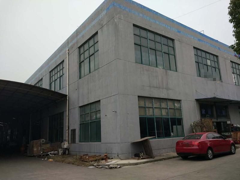 南翔双层仓库，3吨货梯，可分割500平，有产证