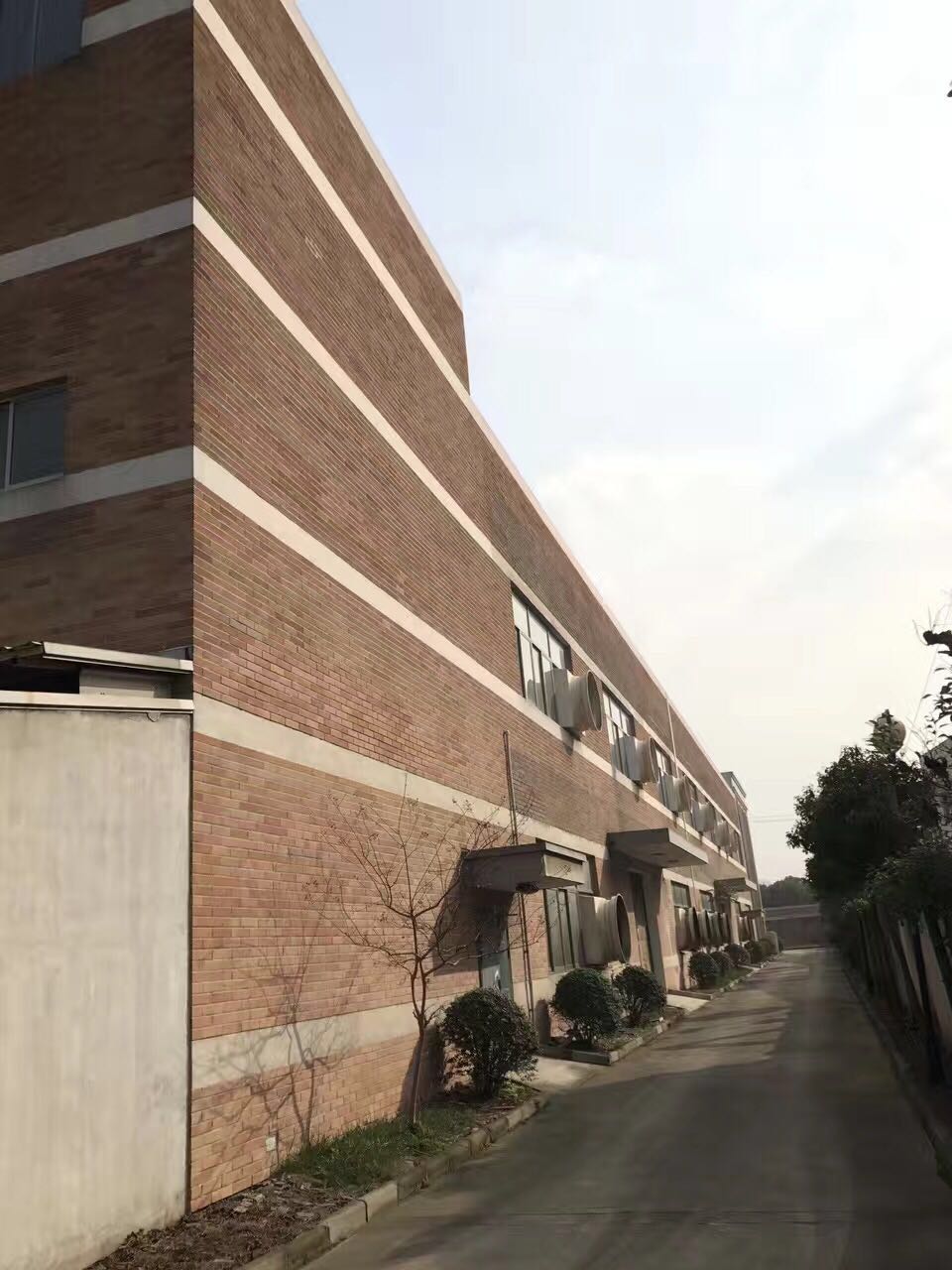 厂房正门图