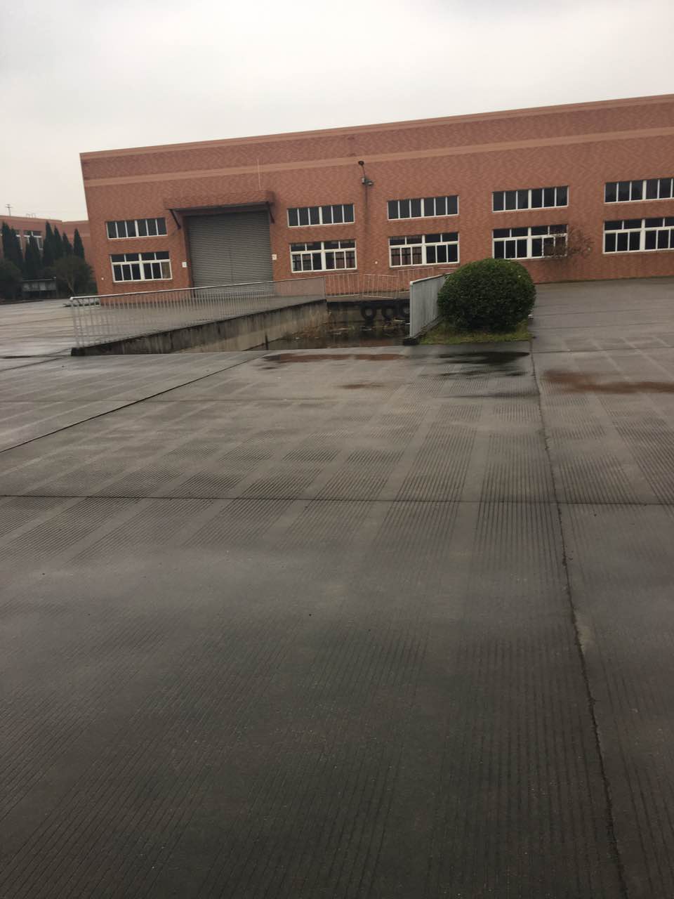 厂房正门图