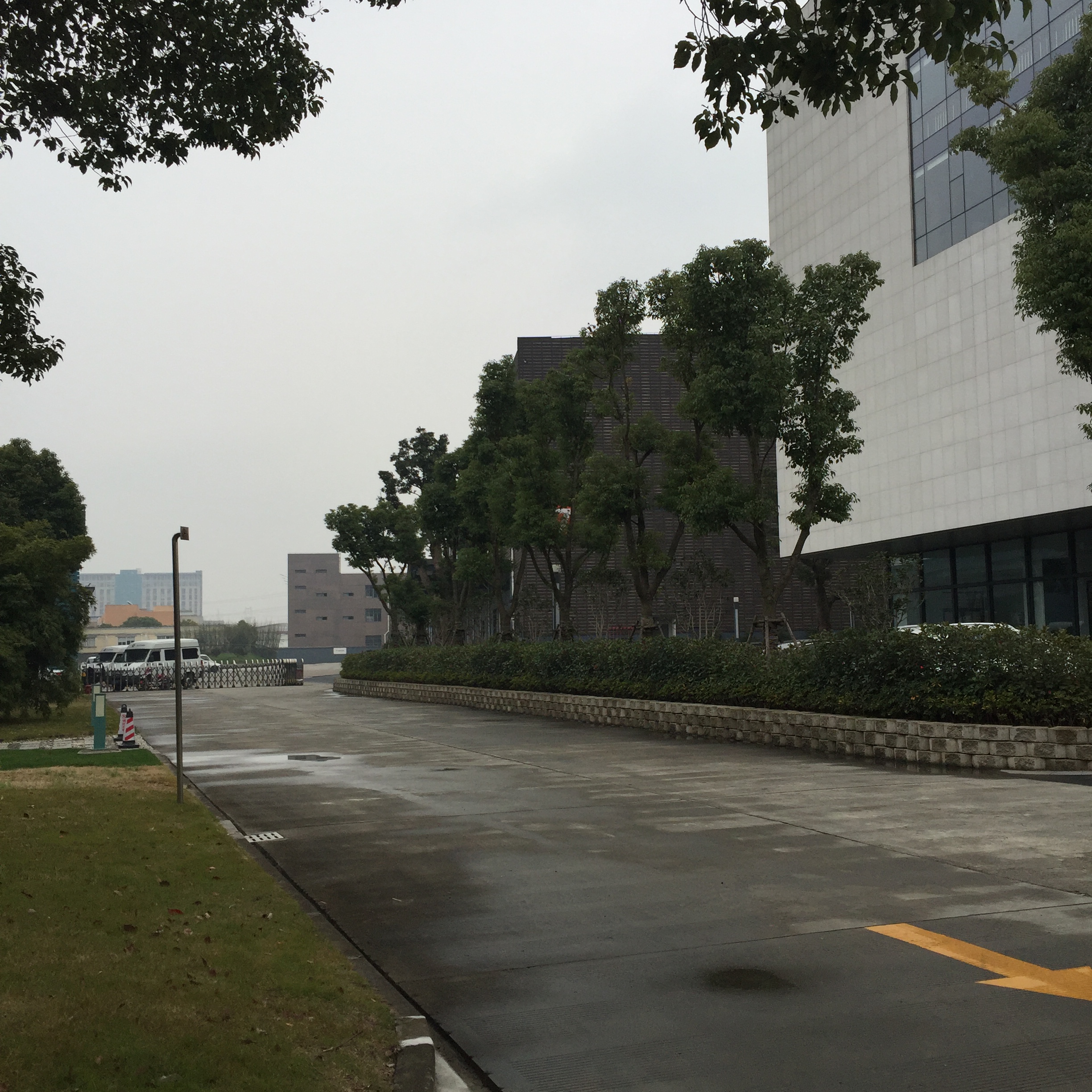 厂房正门图