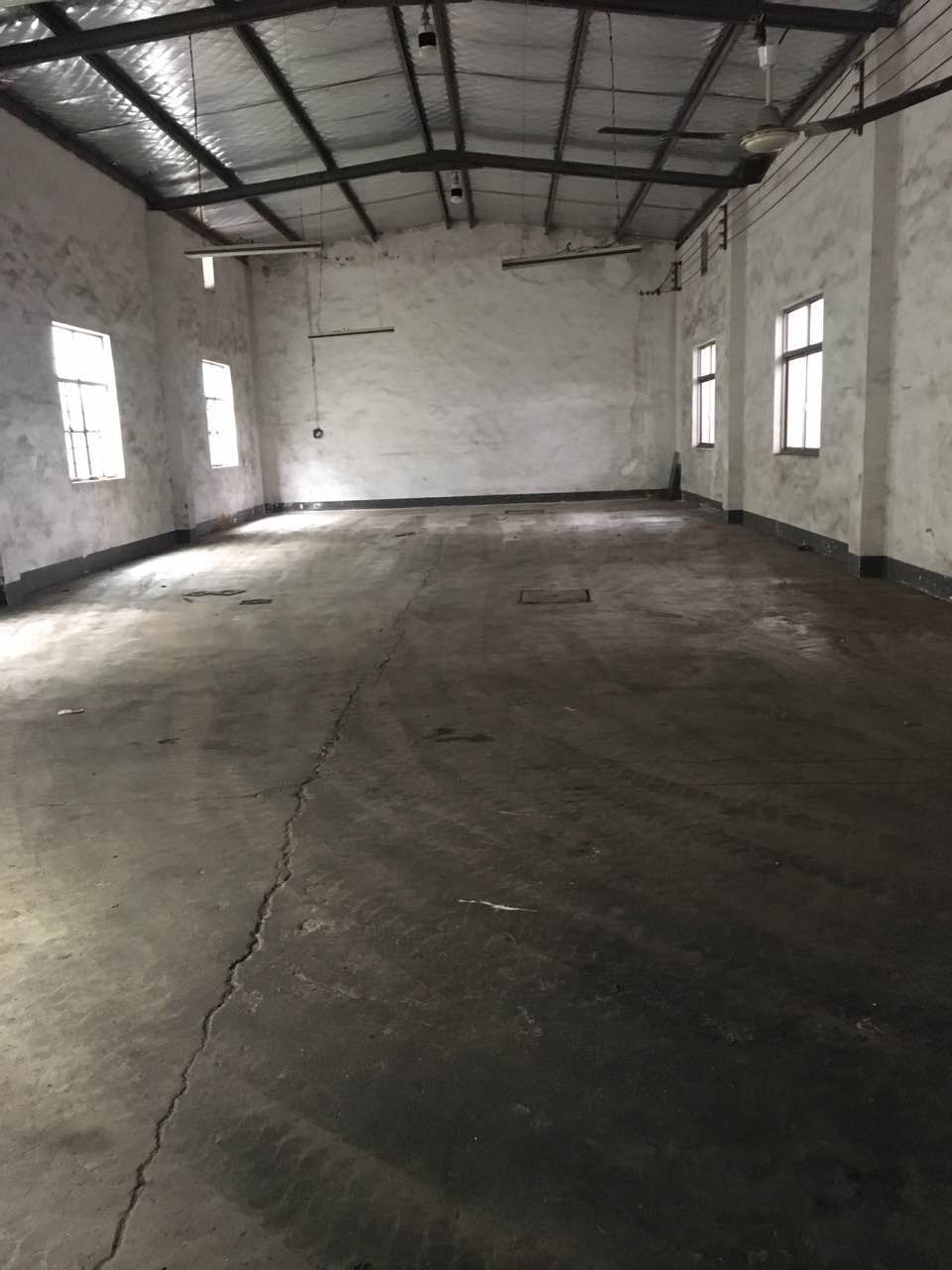 厂房正门图