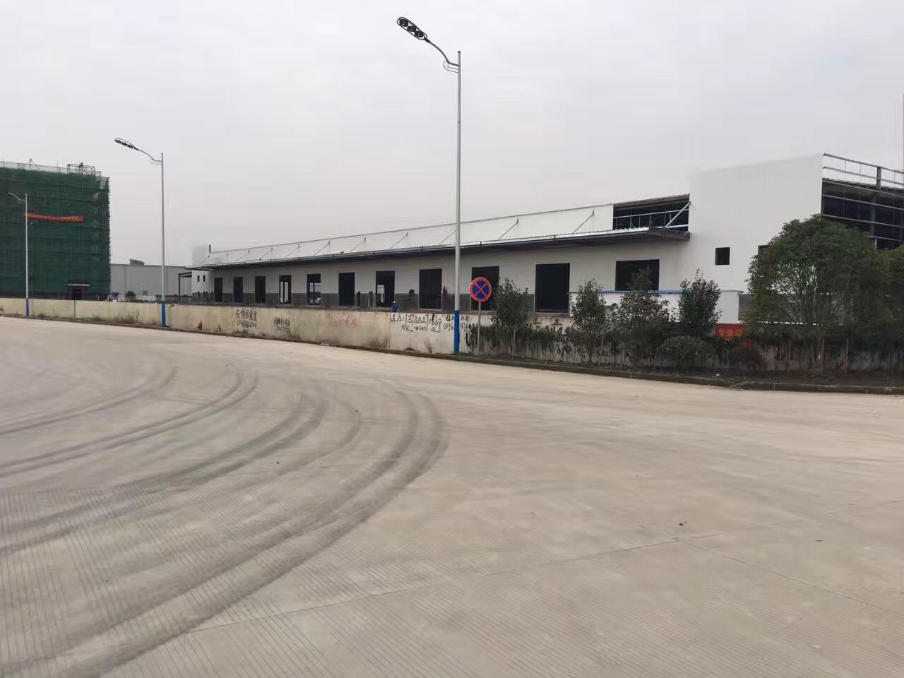 厂房正门图