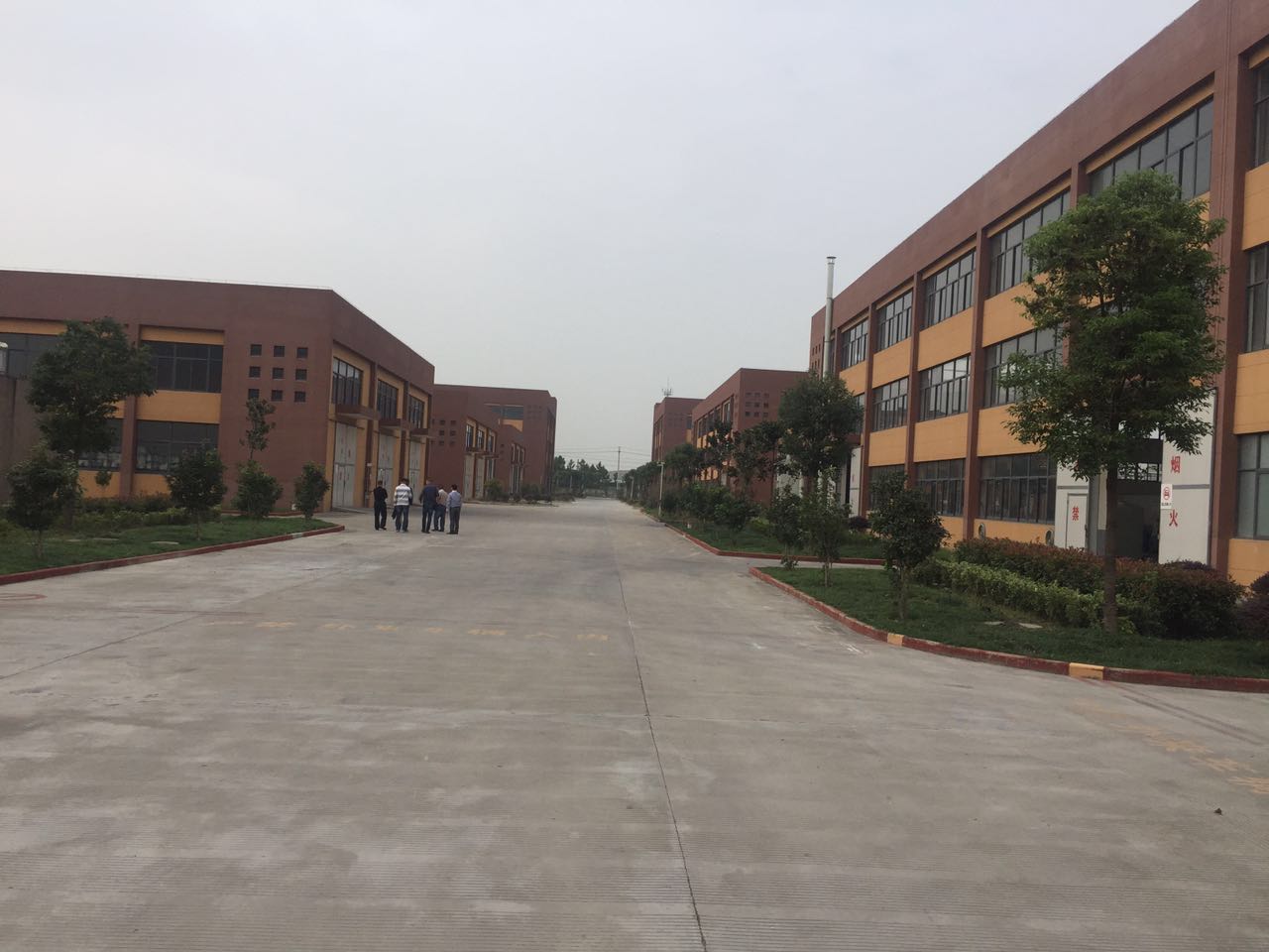 厂房正门图