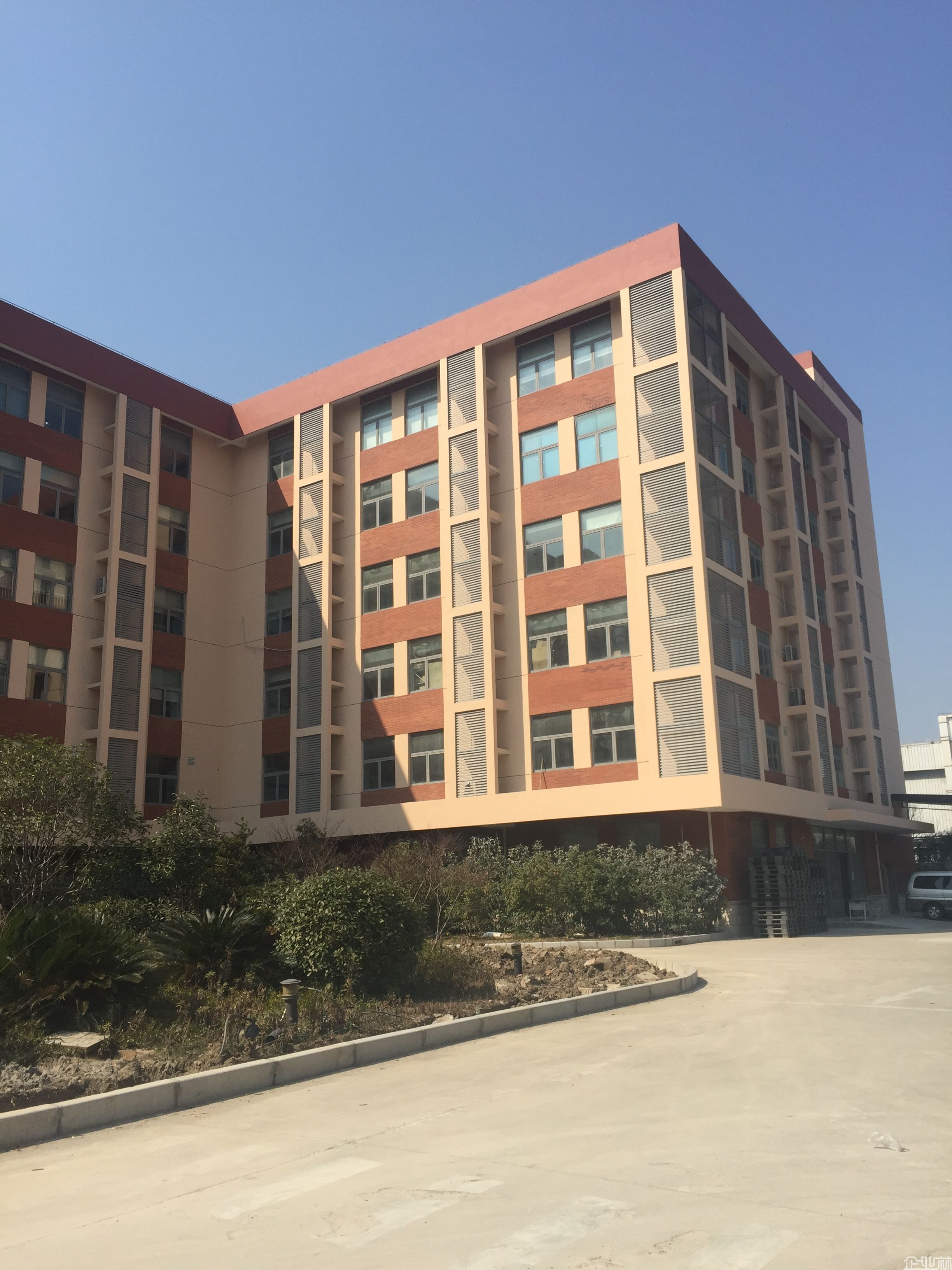 厂房正门图