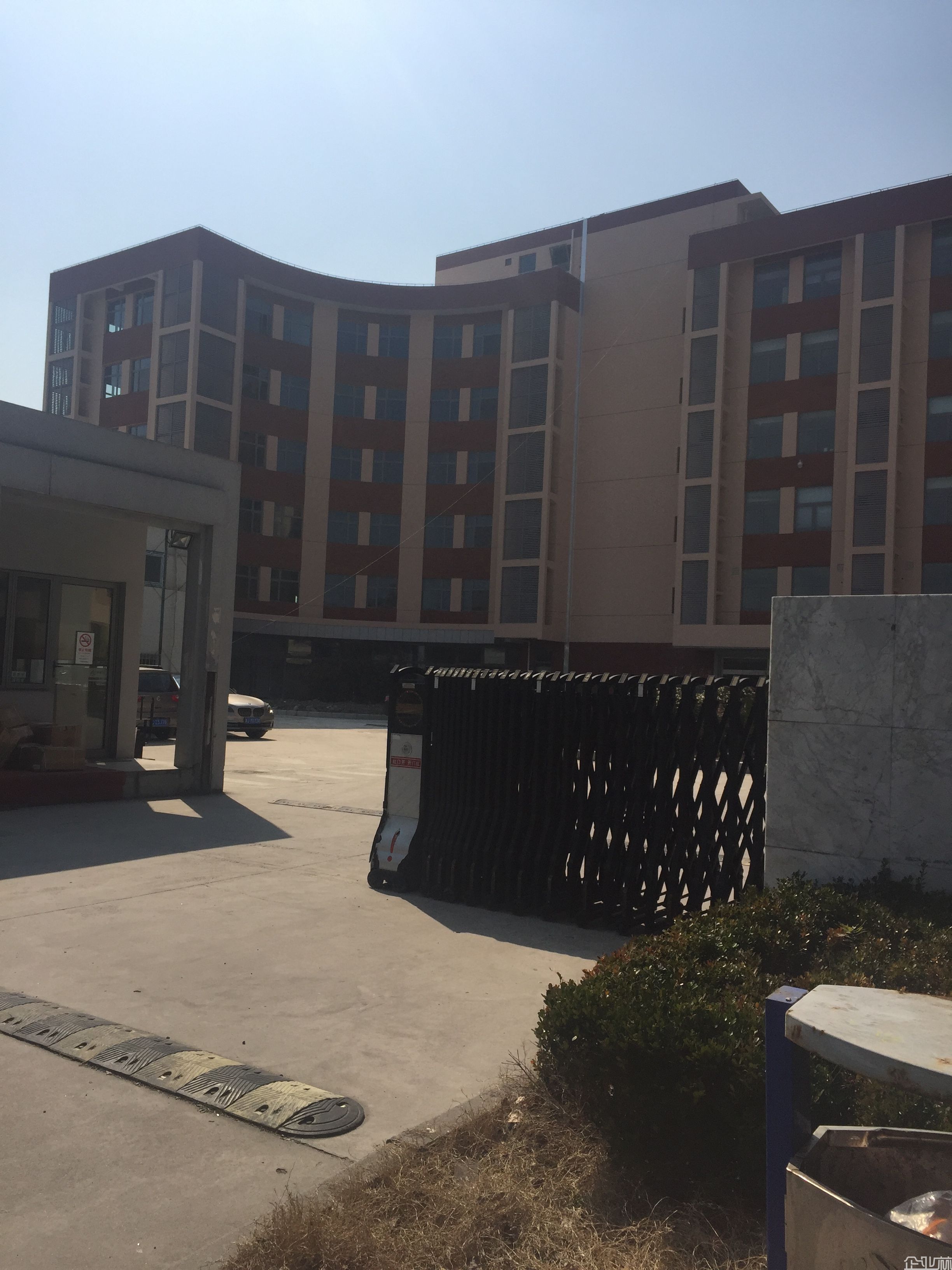 厂房正门图