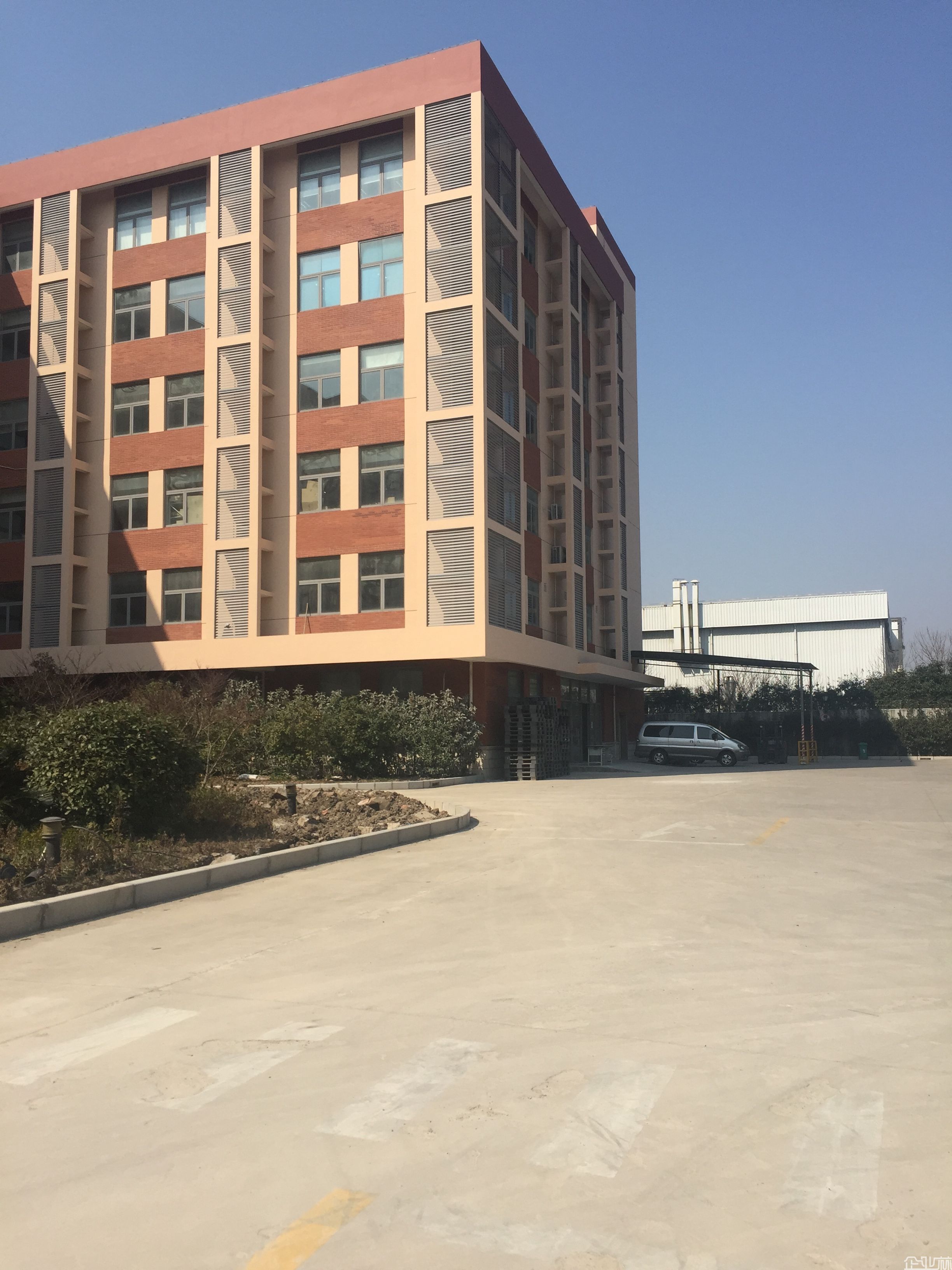 厂房正门图