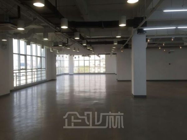 莘庄工业区近地铁104板块四层厂房10000平