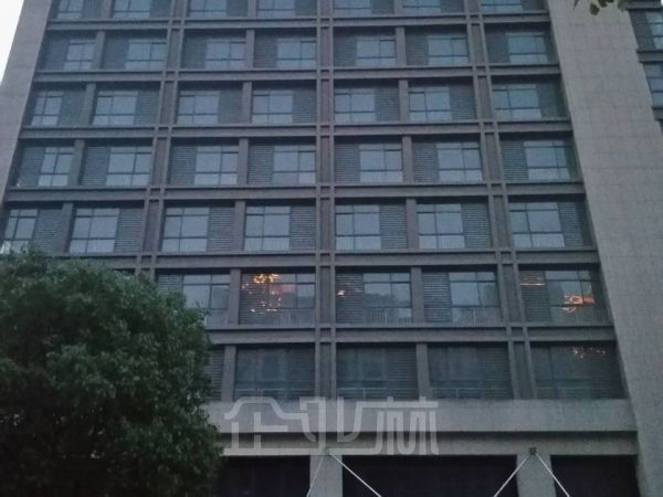 嘉兴南湖7300平办公楼出售    价格：5000元/平方米