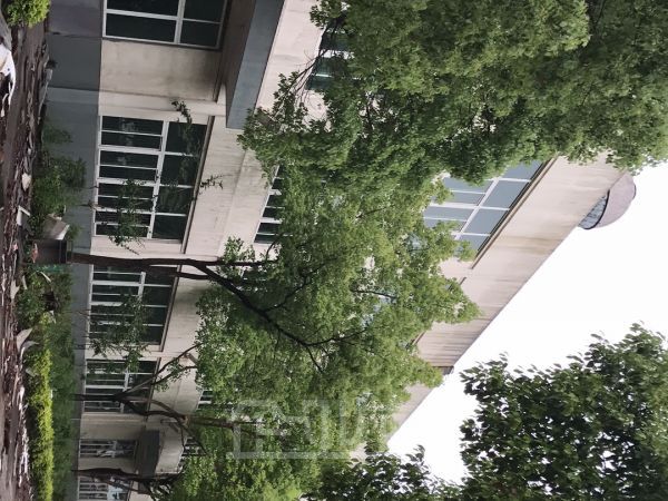 厂房正门图