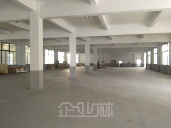青浦工业区 104板块底楼厂房 1035平