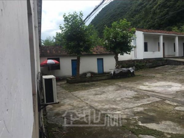 厂房正门图
