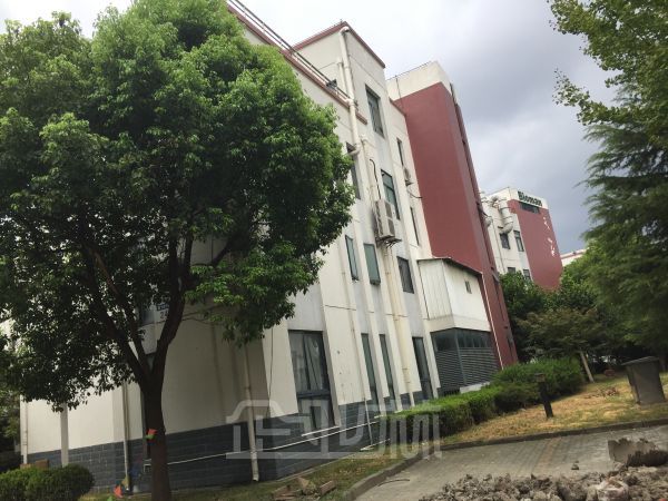 厂房正门图