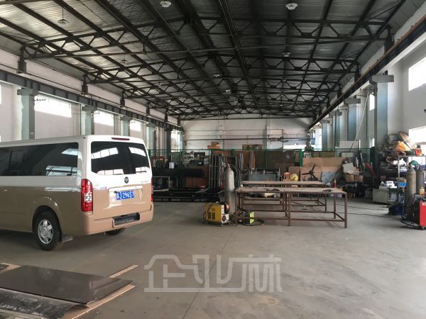 业主独门独院 一局二火车头厂房 2200平 8米
