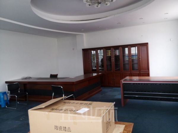 厂房正门图