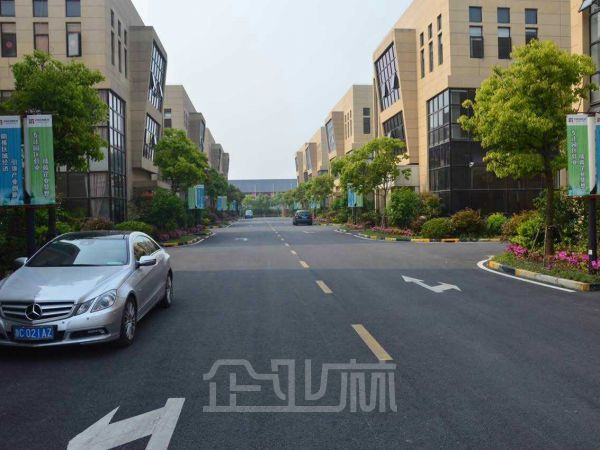 厂房正门图