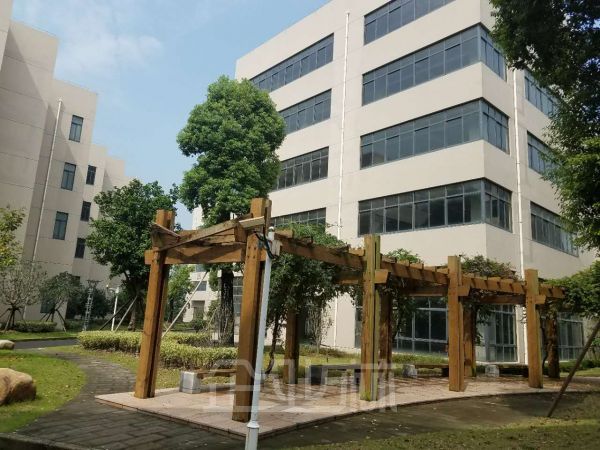 厂房正门图