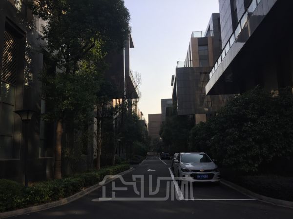厂房正门图