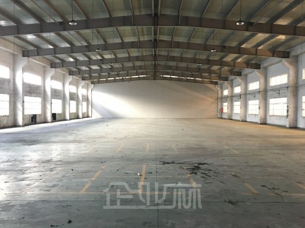 独门独院 一局二火车头厂房2400平 7.5米