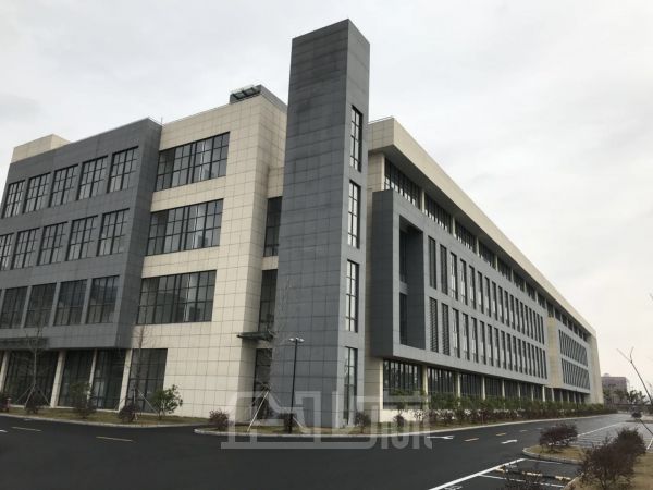 厂房正门图