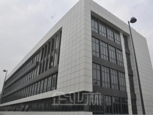 厂房正门图