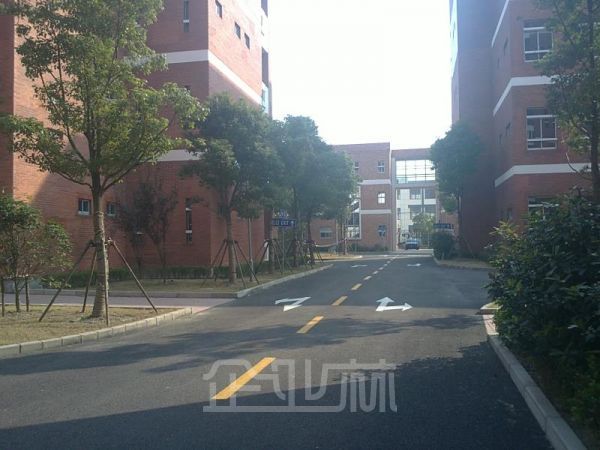厂房正门图
