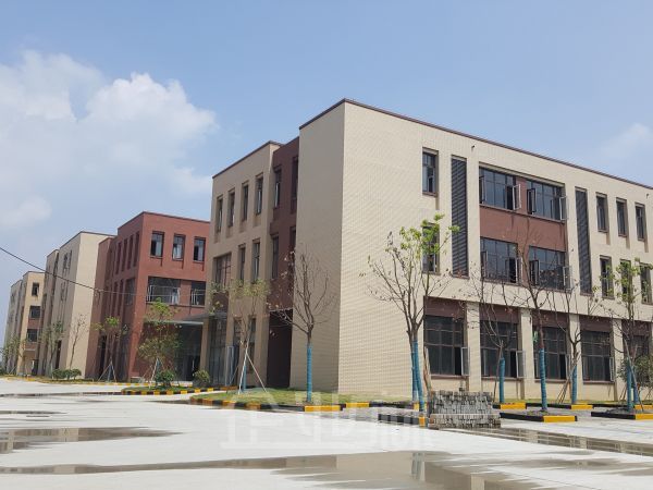 厂房正门图