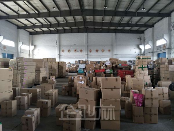 白鹤镇独门独院火车头3000平仓库可分割 环境好 场地大