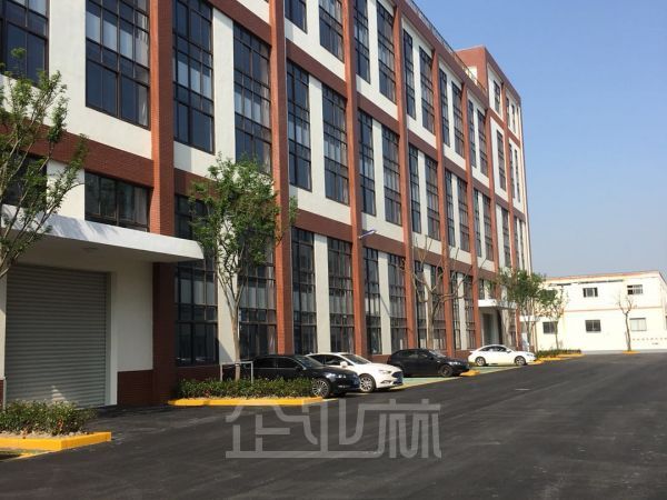 洞泾 新进高平台厂房15000平 7.9米