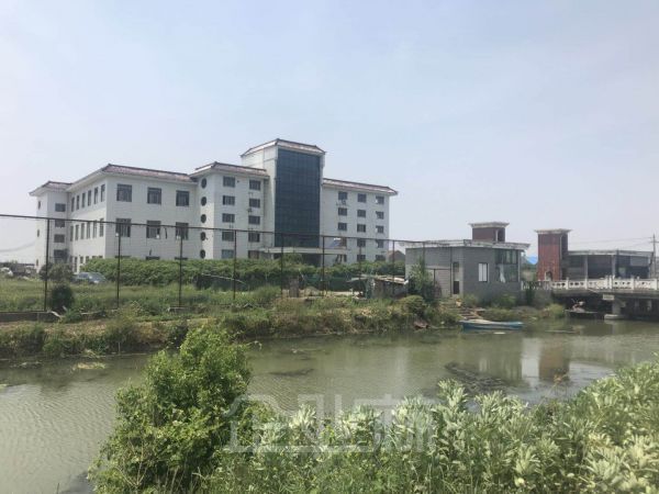 厂房正门图