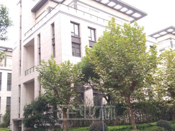 厂房正门图