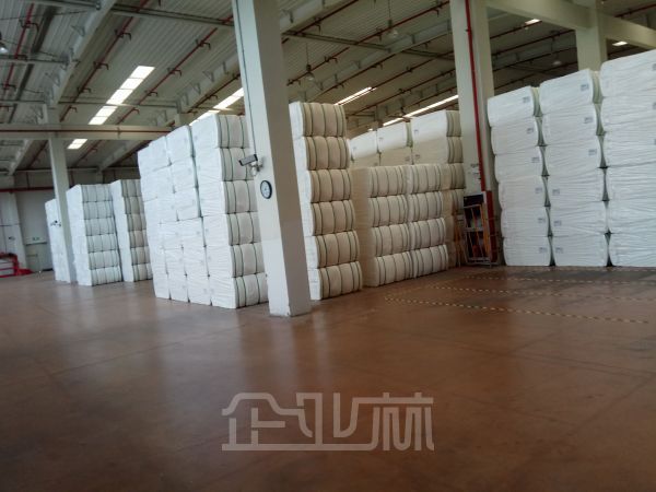 近上海5600平方可做印刷，包装，电子厂房，可分租1500平