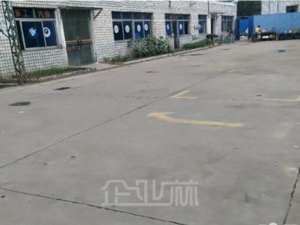 嘉定江桥 独门独院单层2000平米   可做汽车维修 单价1.65元/天/平米