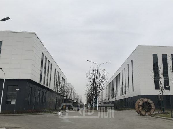 金山工业园区104版块全新独栋单层厂房6500平米出租 租金:1.1元/天/平米