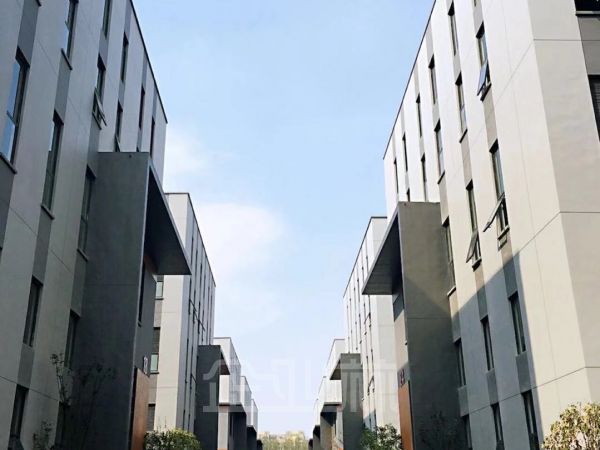 厂房正门图