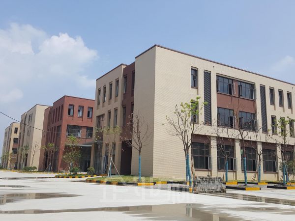 厂房正门图