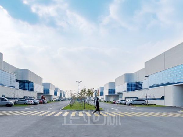厂房正门图