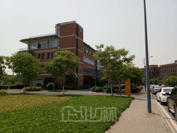 无锡新吴区近苏州相城10000平办公研发楼厂房可分割600平出售