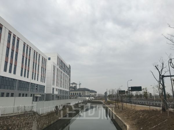 厂房正门图