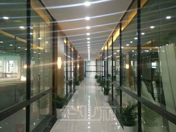 出租浦东104板块9000平米火车头厂房，精装办公室，可分租