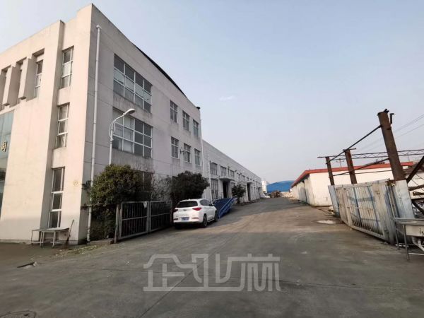 出租：松江新桥3600平方独门独院火车头单层厂房