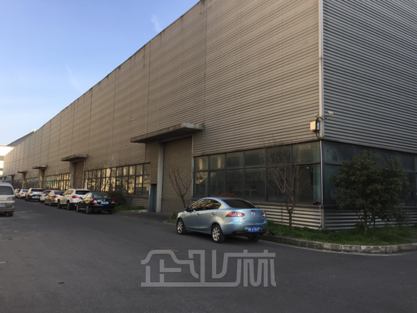 出租无锡马路边1万方单层厂房