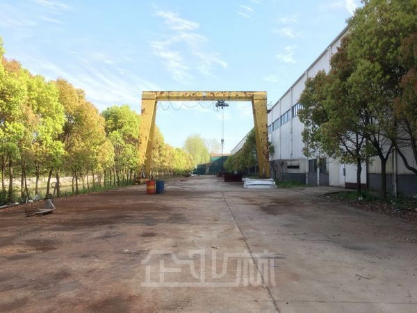 奉贤南桥大叶公路8500平方厂房出租，大空地、可分割，行车，高14米