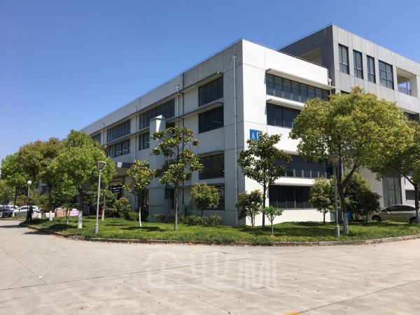 奉贤 萧塘地铁口104板块 二局三火车头厂房8000多平 可分租