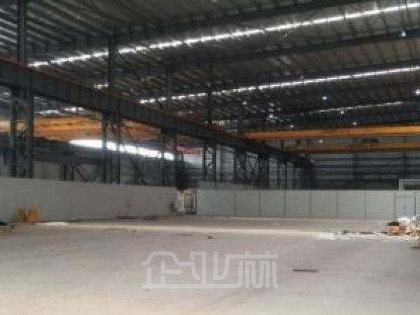 浦东临港10000平方厂房出租，104地块层高12米，有行车