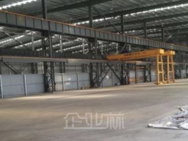 浦东临港10000平方厂房出租，104地块层高12米，有行车
