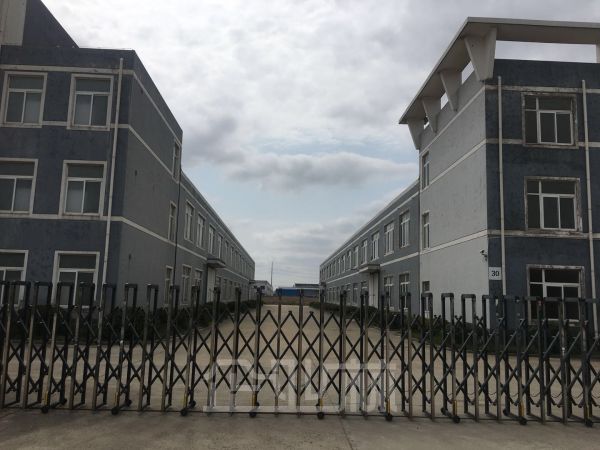 启东 独门独院一局三 火车厂房8000平 另有空地10亩