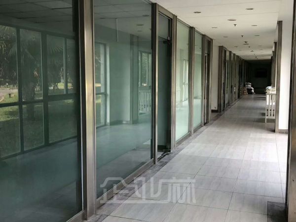 出租浦东摄影文艺，展厅厂房1000平/2000平/3000平