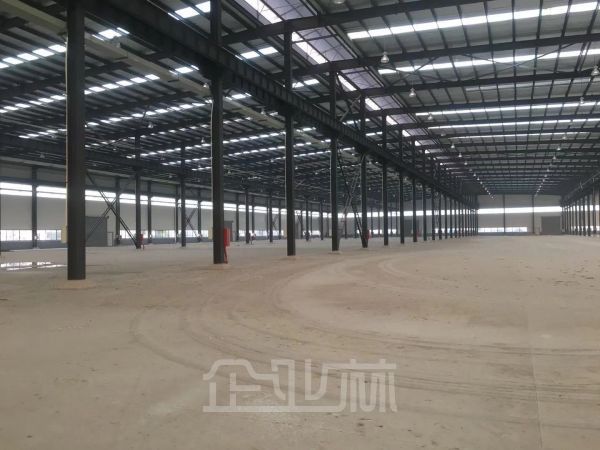 出租：紧邻太仓市区 单层厂房每跨3744平 共四跨大小可分