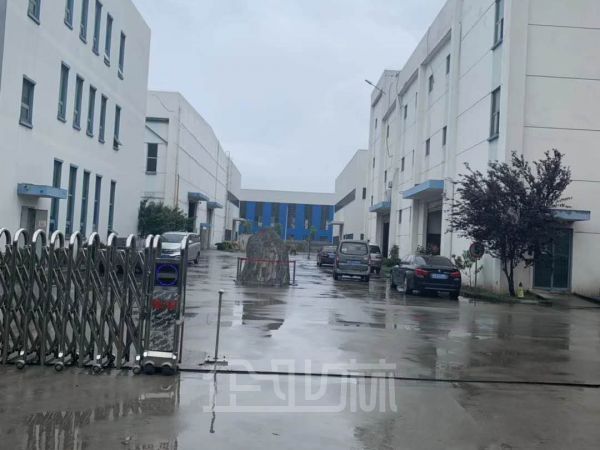 出租：昆山市新镇12100余平单双层厂房，大小可分